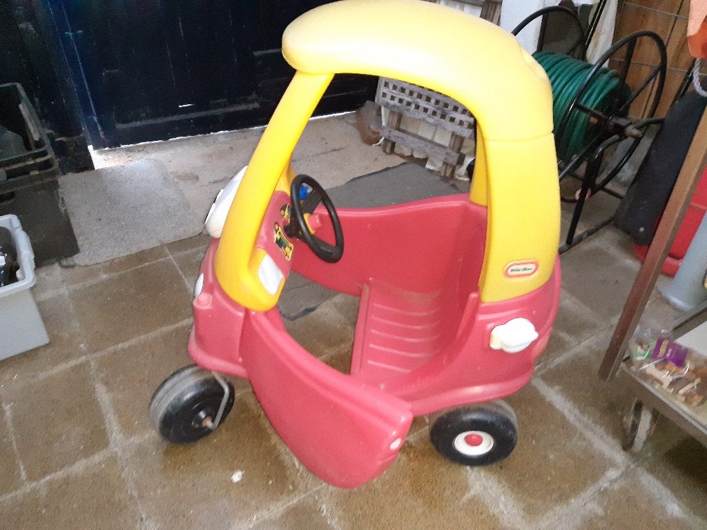 Pvc kinderauto tot 5 jaar "little Tikes", Kinderen en Baby's, Speelgoed | Buiten | Voertuigen en Loopfietsen, Ophalen, Zo goed als nieuw
