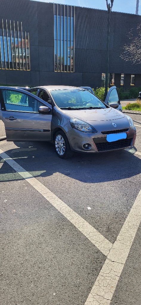 Renault Clio 1.5 dci 20e 2011, Auto's, Voorwielaandrijving, Euro 5, Stof, Zwart