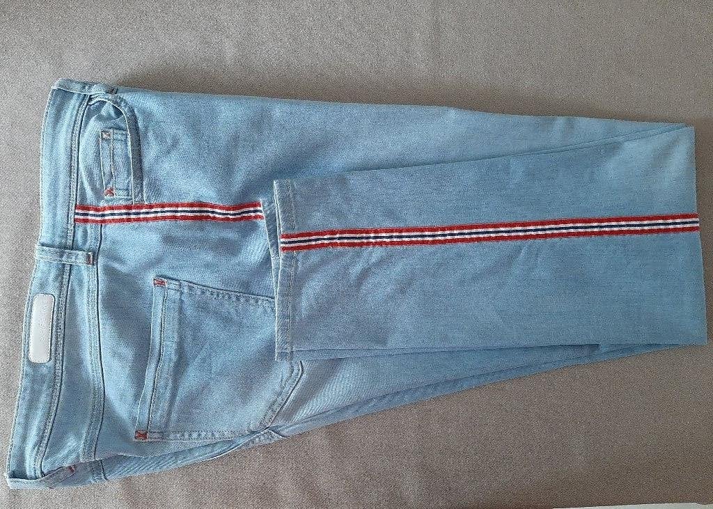 Te koop:Leuke blauwe spijkerbroek van "Mayerline, Améline"42, Kleding | Dames, Spijkerbroeken en Jeans, Zo goed als nieuw, W33 - W36 (confectie 42/44)