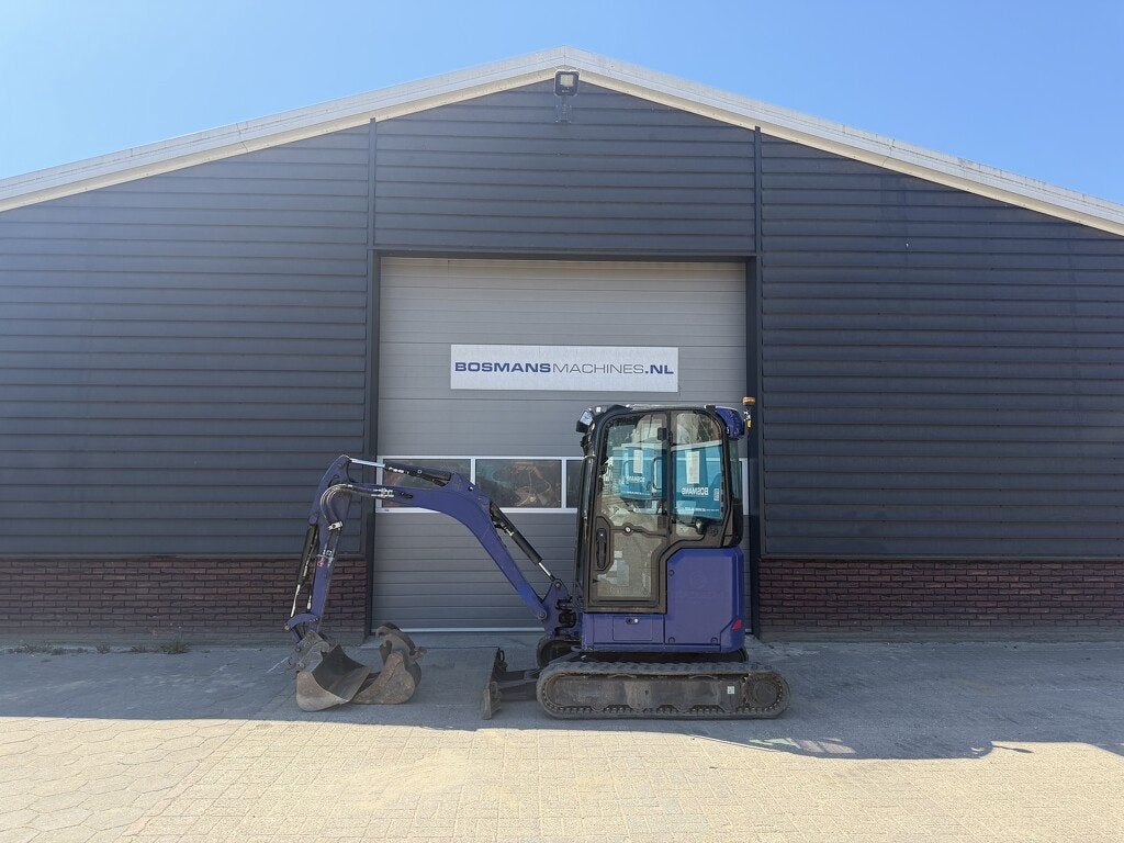 Caterpillar 302 CR minigraver BJ 2023 775 uur €340 LEASE, Excavatrice