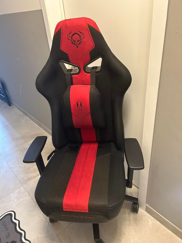 Une chaise de gaming, Enlèvement, Comme neuf