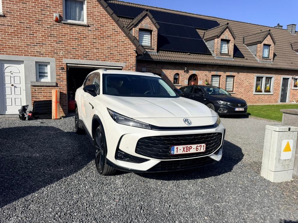 MG HS HYBRIDE PLUS LUXURy, 4 cilinders, Wit, Leder, 5 zetels