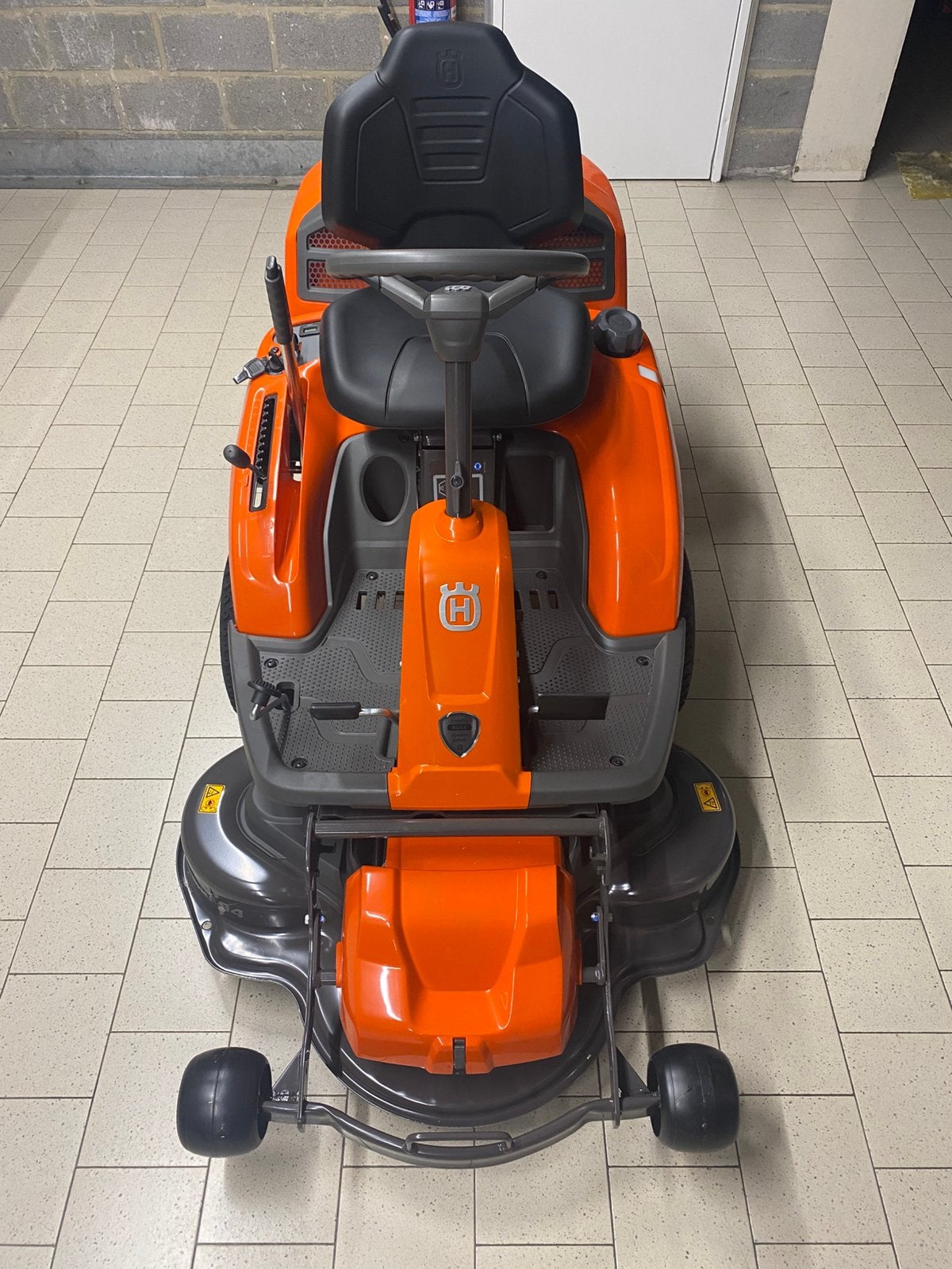 Husqvarna zitmaaier, Jardin & Terrasse, Tondeuses autoportées, Enlèvement, Neuf, Démarrage électrique, 90 à 120 cm
