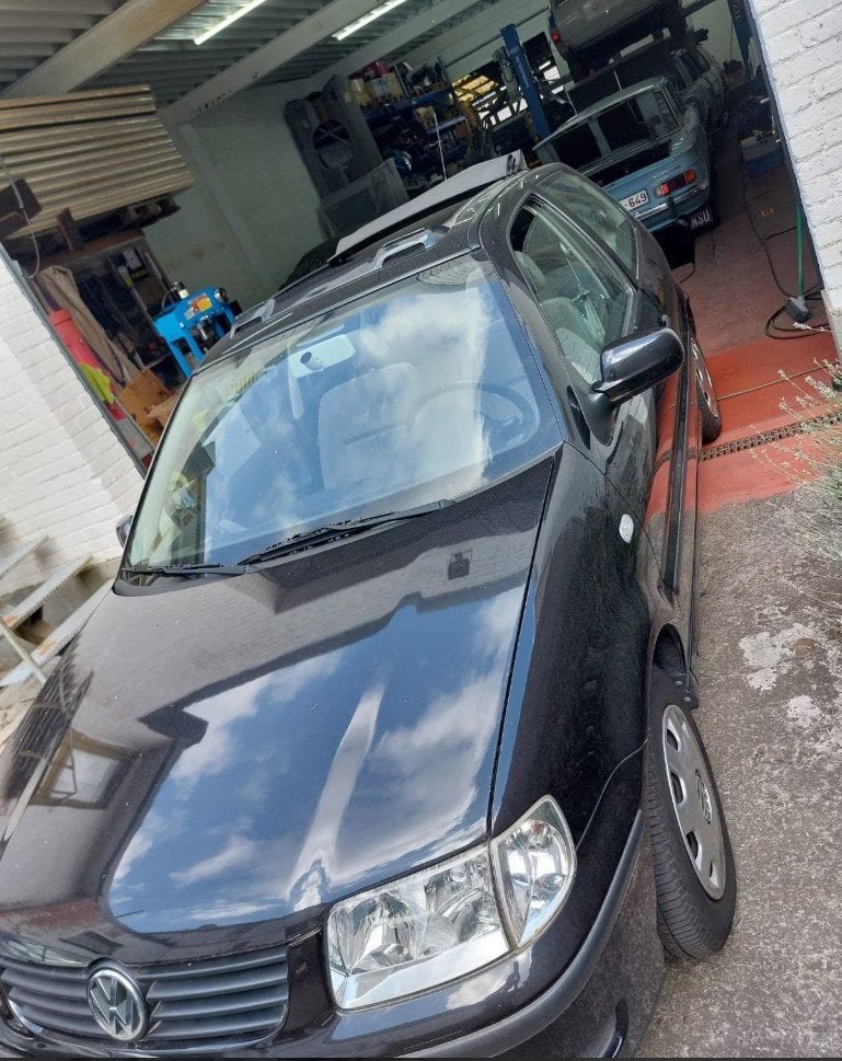 VW Polo 1.4MPI,  84.000 originele km , 08/2000, Voorwielaandrijving, Stof, 4 cilinders, Zwart