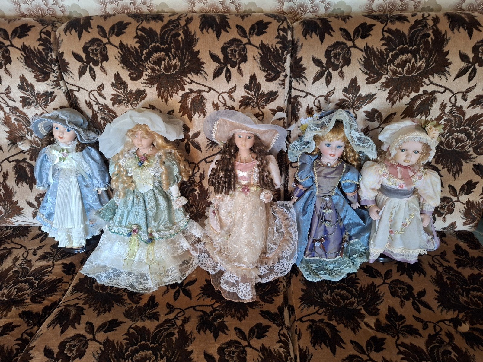 5 poupées tête et mains en porcelaine  à vendre., Antiquités & Art, Antiquités | Accessoires de maison, Enlèvement