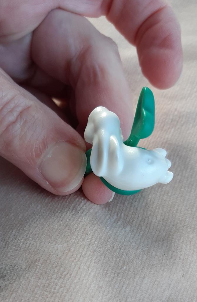 groene ring met groen hartje en wit konijntje haasje, Ophalen of Verzenden, Zo goed als nieuw
