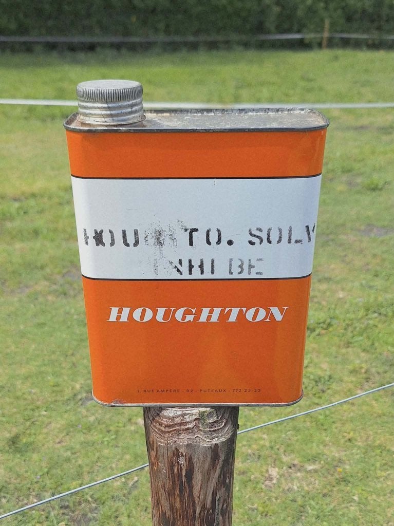 Decoratief vintage 2 ltr olieblik van het merk Houghton️️⛽️, Collections, Boîte en métal, Enlèvement ou Envoi, Utilisé, Autre