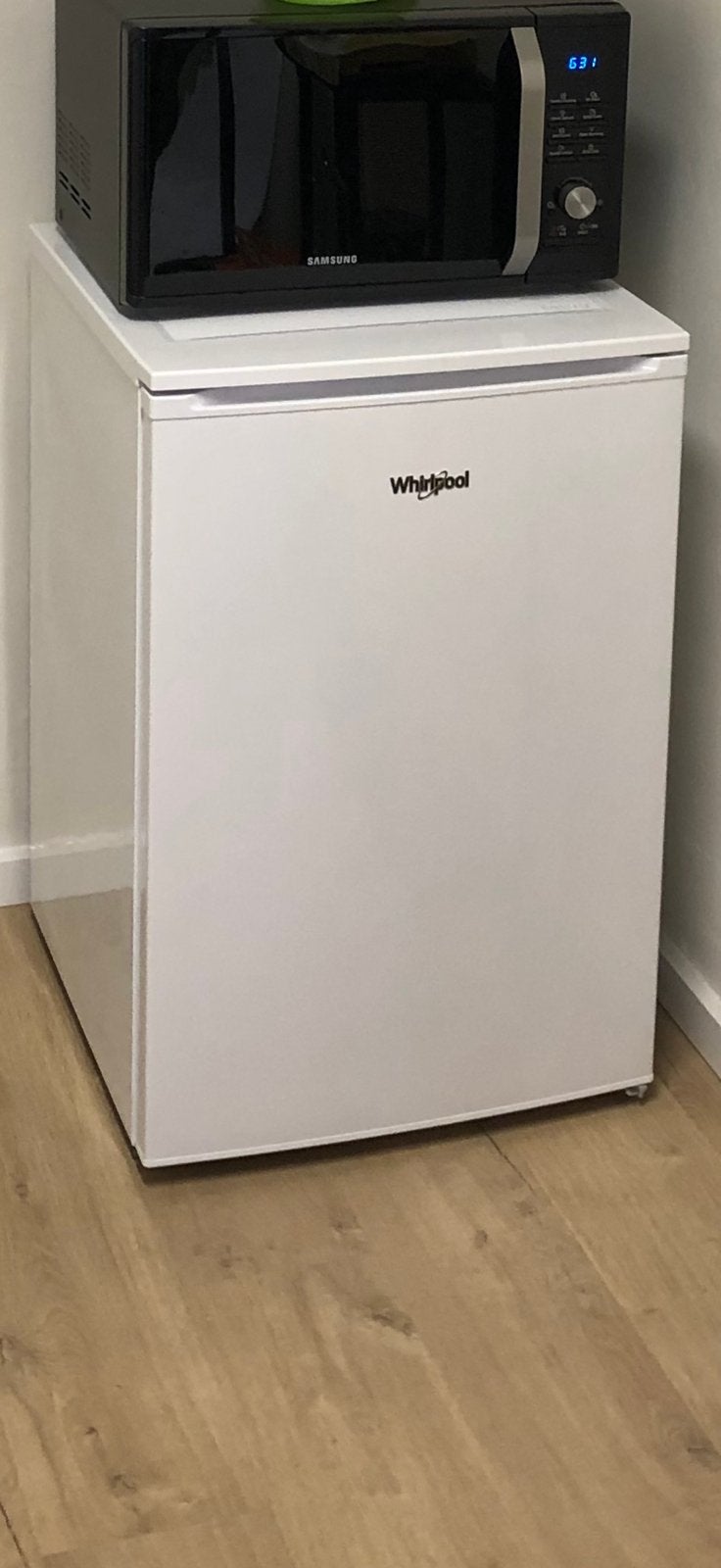 Koelkast met diepvriesvak whirlpool tafelmodel, Elektronische apparatuur, Koelkasten en IJskasten, Ophalen, Zo goed als nieuw