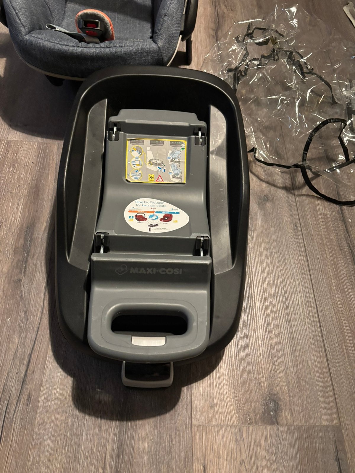 Maxicosi met bevestiging voor auto, Ophalen, Zo goed als nieuw