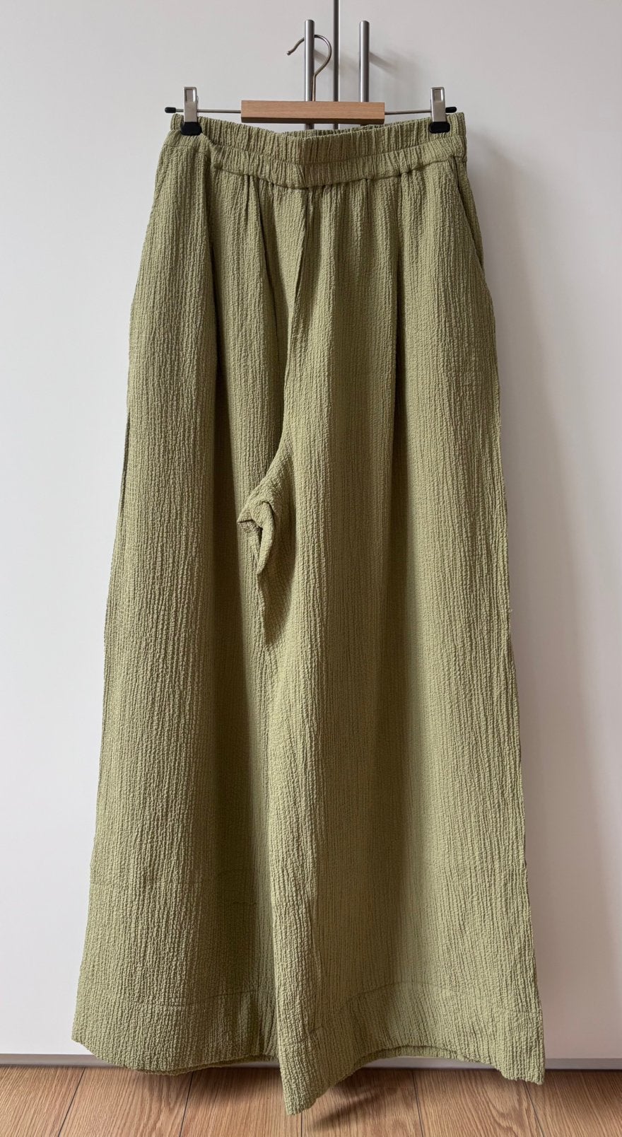Groene damesbroek Les Sœurs, Taille 38/40 (M), Comme neuf, Envoi, Vert