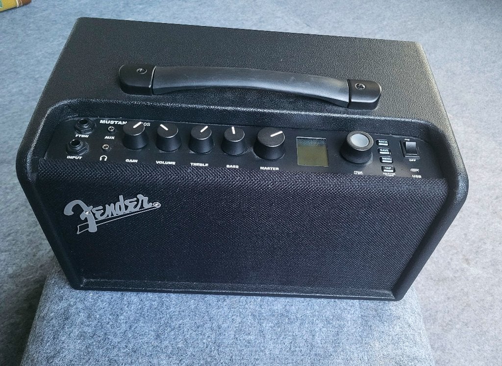 FENDER LT 40S en parfait état et rarement utilisé., Musique & Instruments, Amplis | Basse & Guitare, Enlèvement ou Envoi, Comme neuf