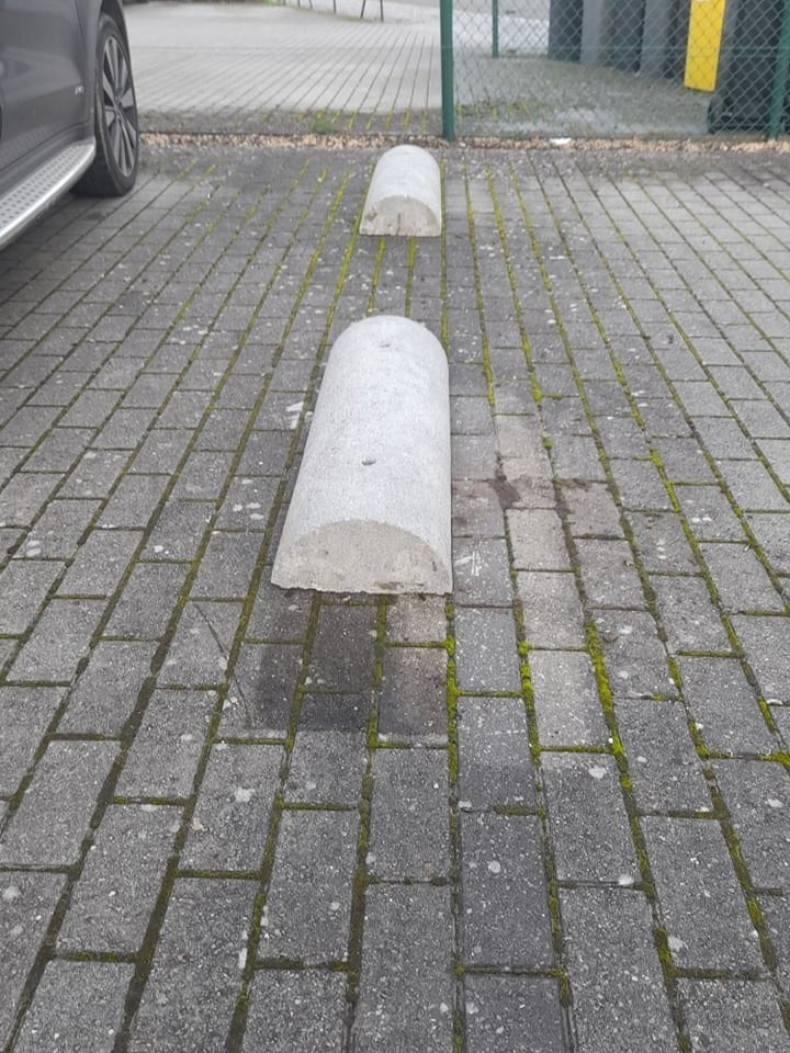 2 bordures demi-lune en béton – limiteurs de parking, Jardin & Terrasse, Enlèvement, Utilisé, Béton, Bordure