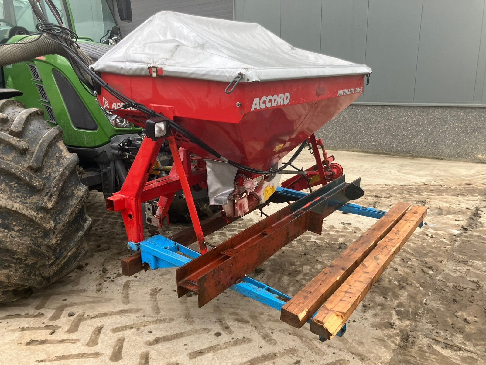 Accord zaaitank fronttank pneumaat zaaimachine, Ophalen, Akkerbouw, Zaaien, Planten of Poten
