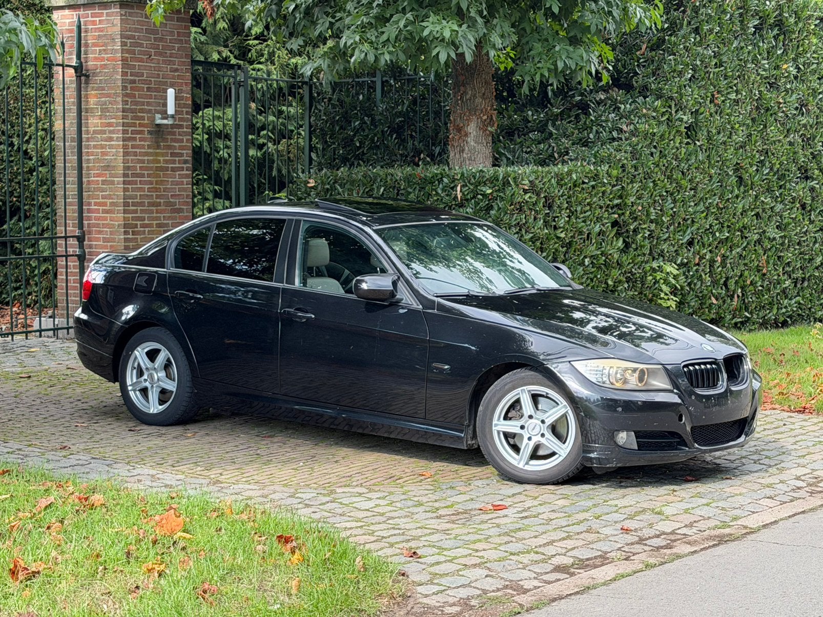 BMW 320D Face - Lift 2009 Euro 5 270.000km Full optie, Euro 5, Achterwielaandrijving, Beige, Zwart