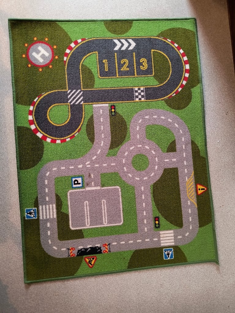 Tapis de jeu avec piste de course, Enfants & Bébés, Enlèvement, Utilisé