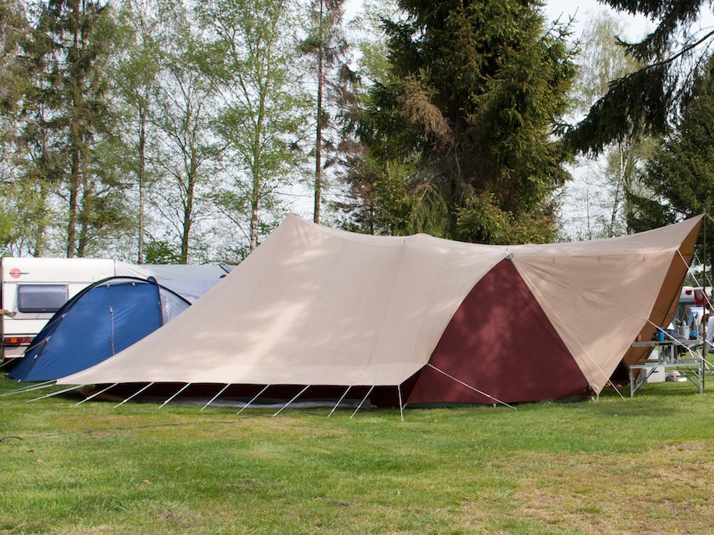 Ruime de Waard tent, stormmeeuw; Ideaal voor gezinnen, Caravans en Kamperen, Tenten, Ophalen, Zo goed als nieuw