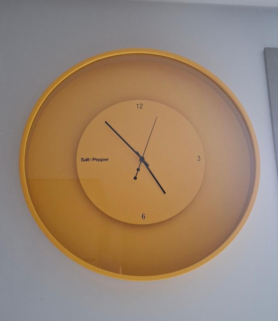 Gele wandklok Salt&Pepper 60cm, Enlèvement, Horloge murale
