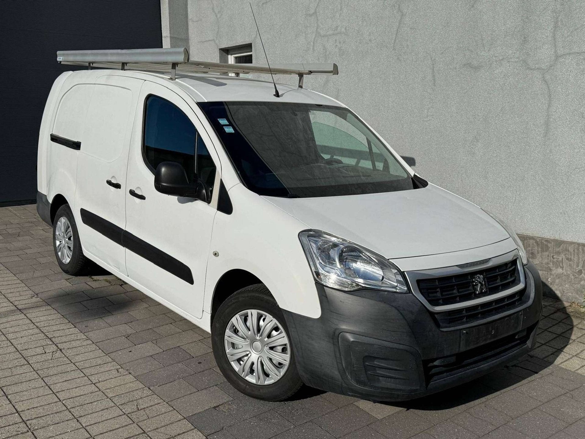 Peugeot Partner 1.6 BlueHDi L2H1 Pro 121 LICHTE VRACHT EURO, Auto's, Gebruikt, Euro 6, 4 cilinders, Wit
