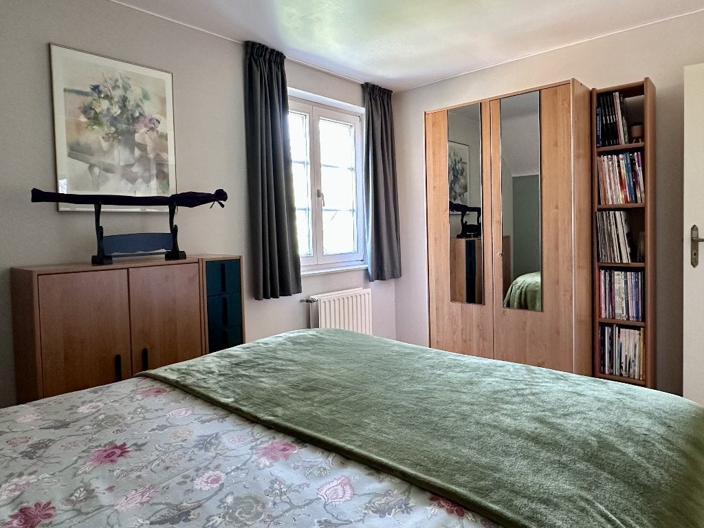 Ensemble de meubles massifs pour chambre jeune, Ophalen, Zo goed als nieuw