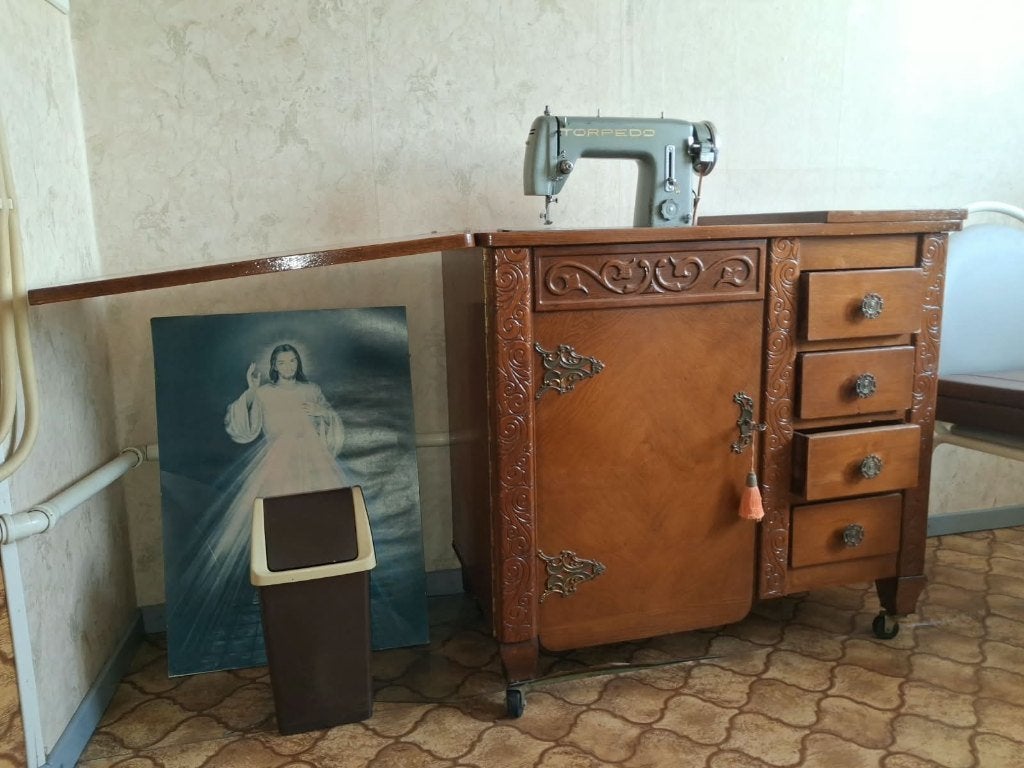 Machine à coudre ancienne, Enlèvement