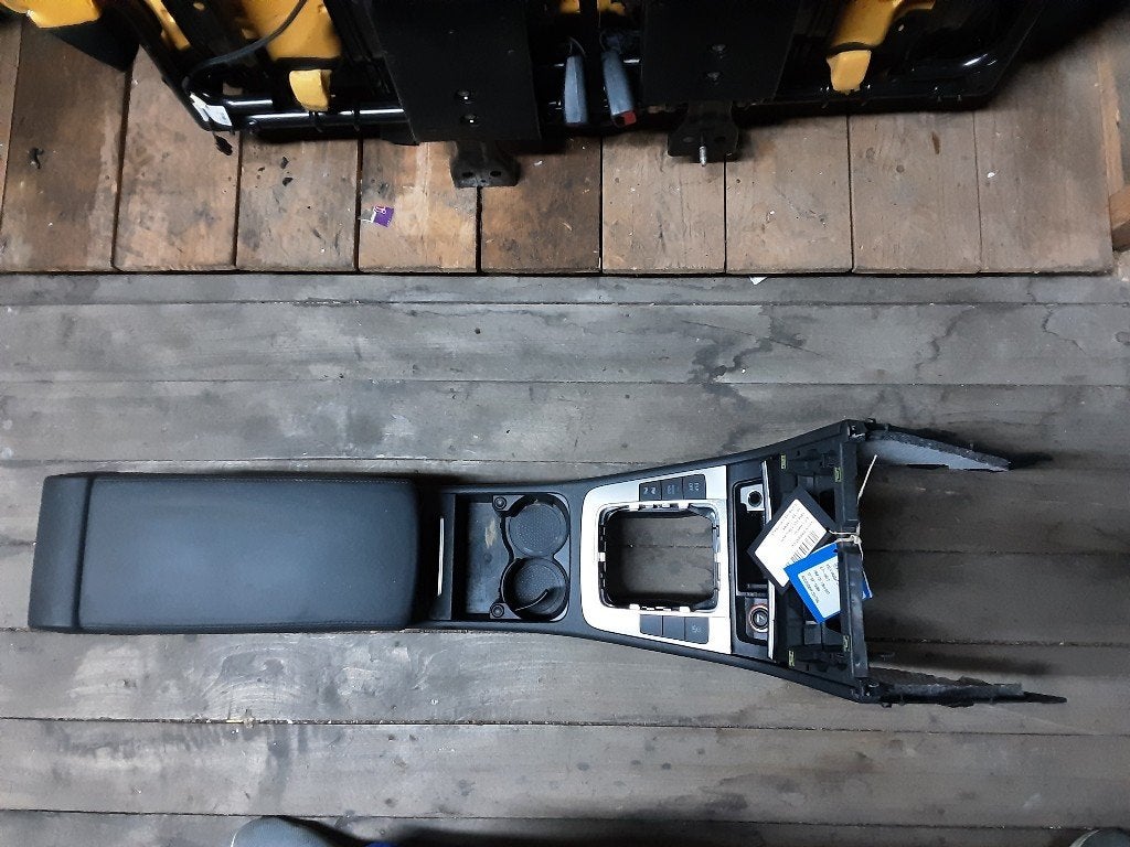 CONSOLE CENTRALE Volkswagen Passat CC (357) (3C1863241), Volkswagen, Mevr. I. Hauben, Utilisé, Rue de l'Espoir 34 34
4030  GRIVEGNÉE, BE