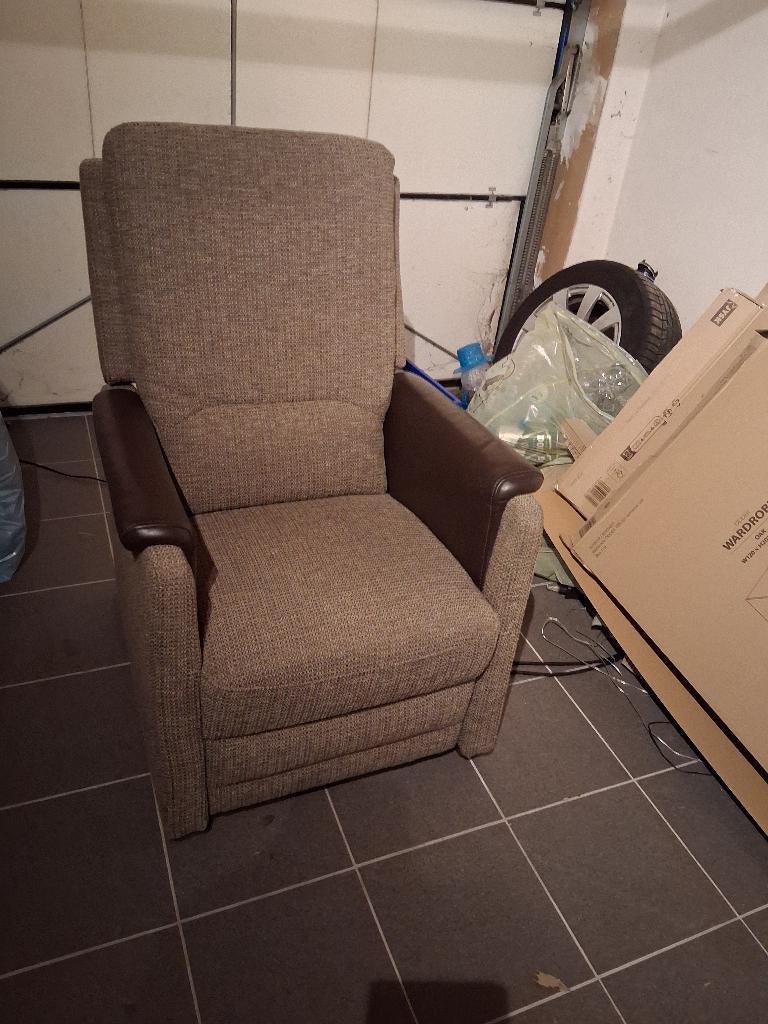 Verstelbare elektrische zetel, Huis en Inrichting, Ophalen, Eenpersoons, Minder dan 75 cm, Zo goed als nieuw