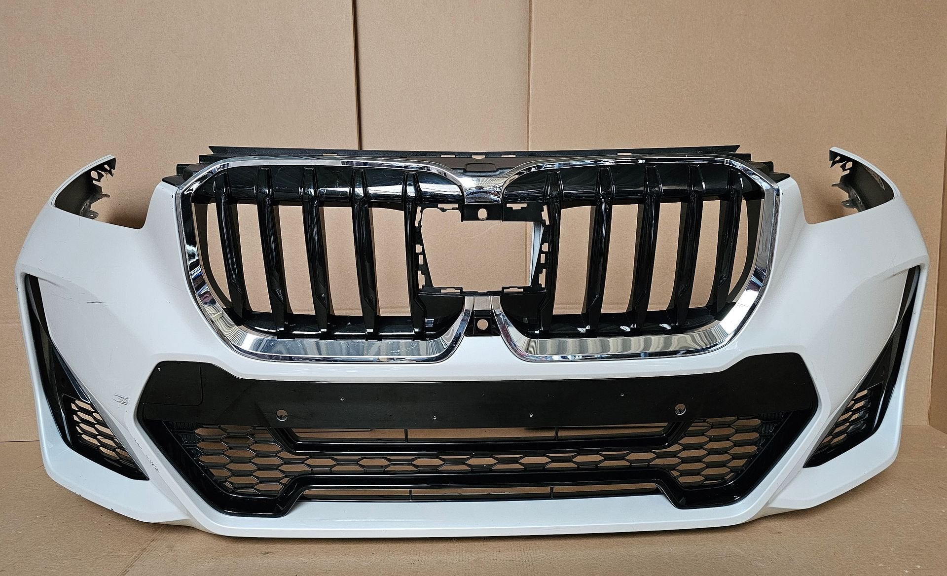 Voorbumper BMW X1 U11 M Pakket 51119881907 Origineel Bumper, Auto-onderdelen, Gebruikt, -, Voor, Ophalen of Verzenden