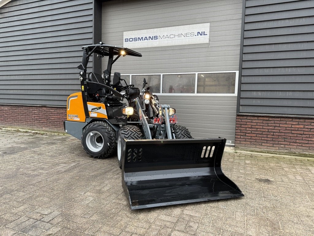 Giant G2300 X-TRA HD minishovel NIEUW (met kogeltrekhaak PRO, Tobroco, Info@tobroco.nl, Sprendlingenstraat 57
5061 KM  Oisterwijk, NL