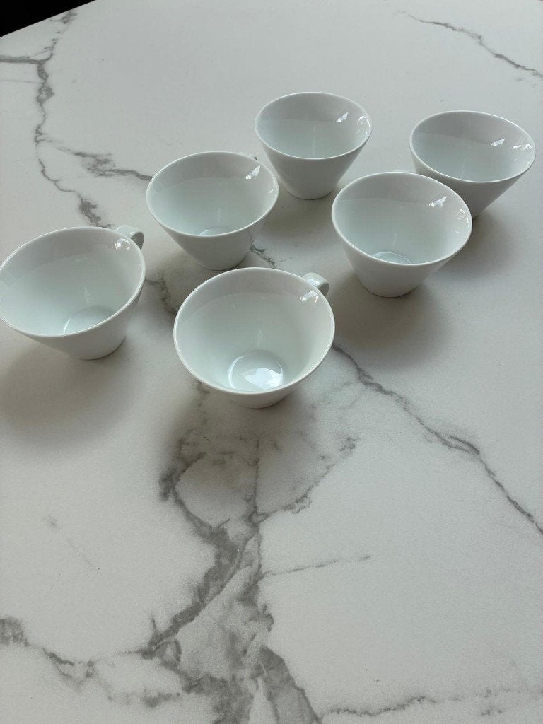 6 tasses blanches modernes, Maison & Meubles, Enlèvement, Utilisé, Moderne, Tasse(s) et/ou soucoupe(s)