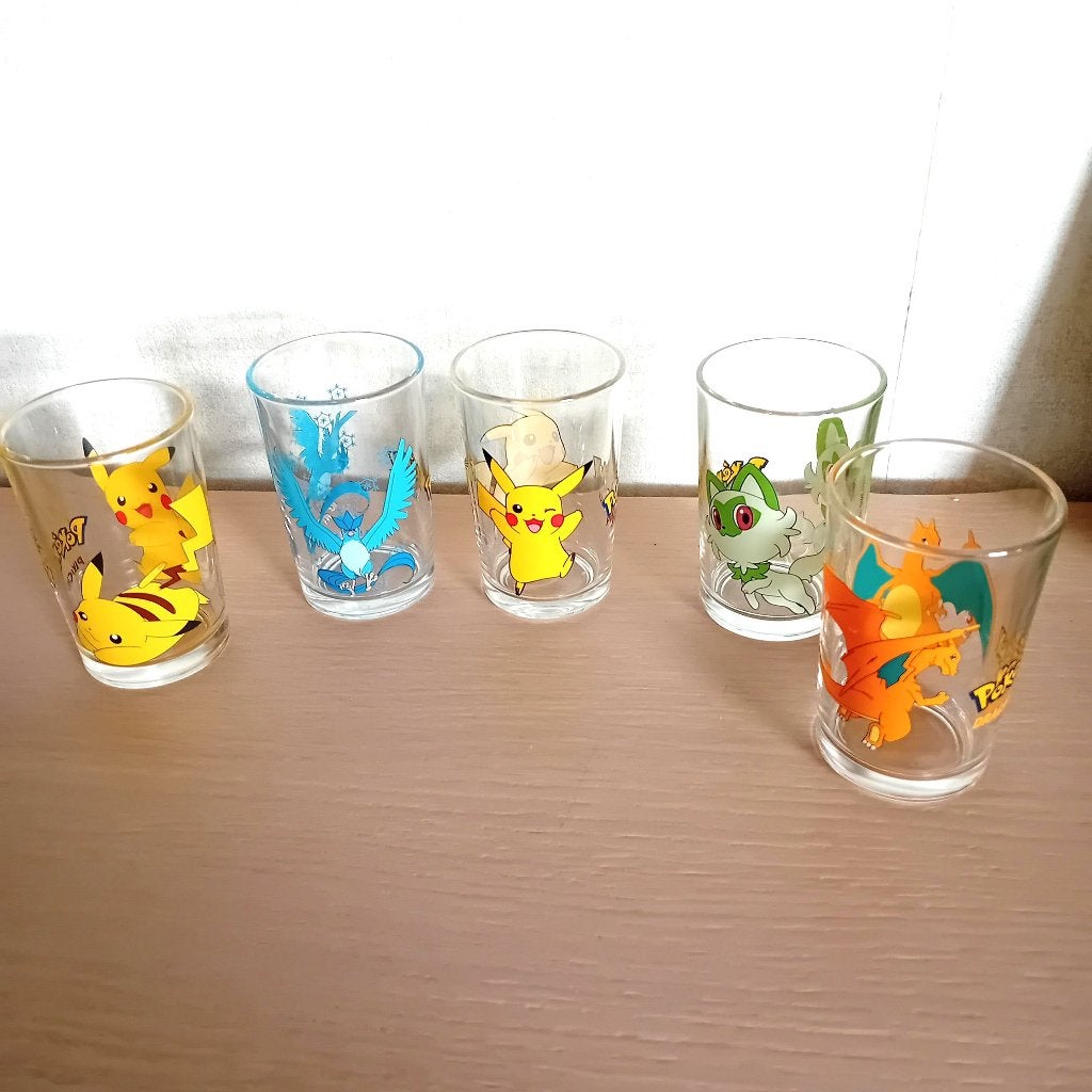 Lot de 5 verres Pokémon ( Amora), Enlèvement, Comme neuf, Verre à eau