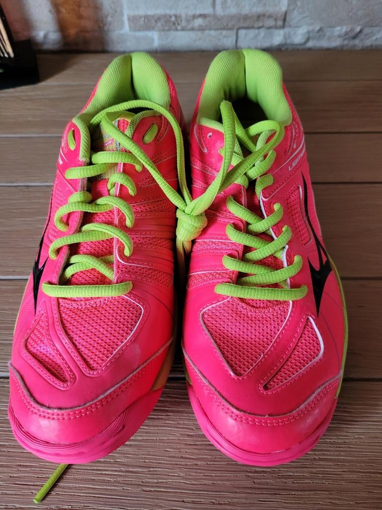 Nieuwe roze sportschoenen van Mizuno, Vêtements | Femmes, Chaussures, Envoi, Rose, Chaussures de sports