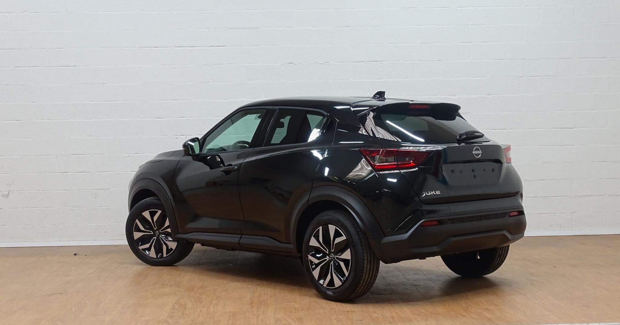 Nissan Juke 1.0 DIG-T Acenta automaat, Stof, Zwart, 5 zetels, 5 deurs