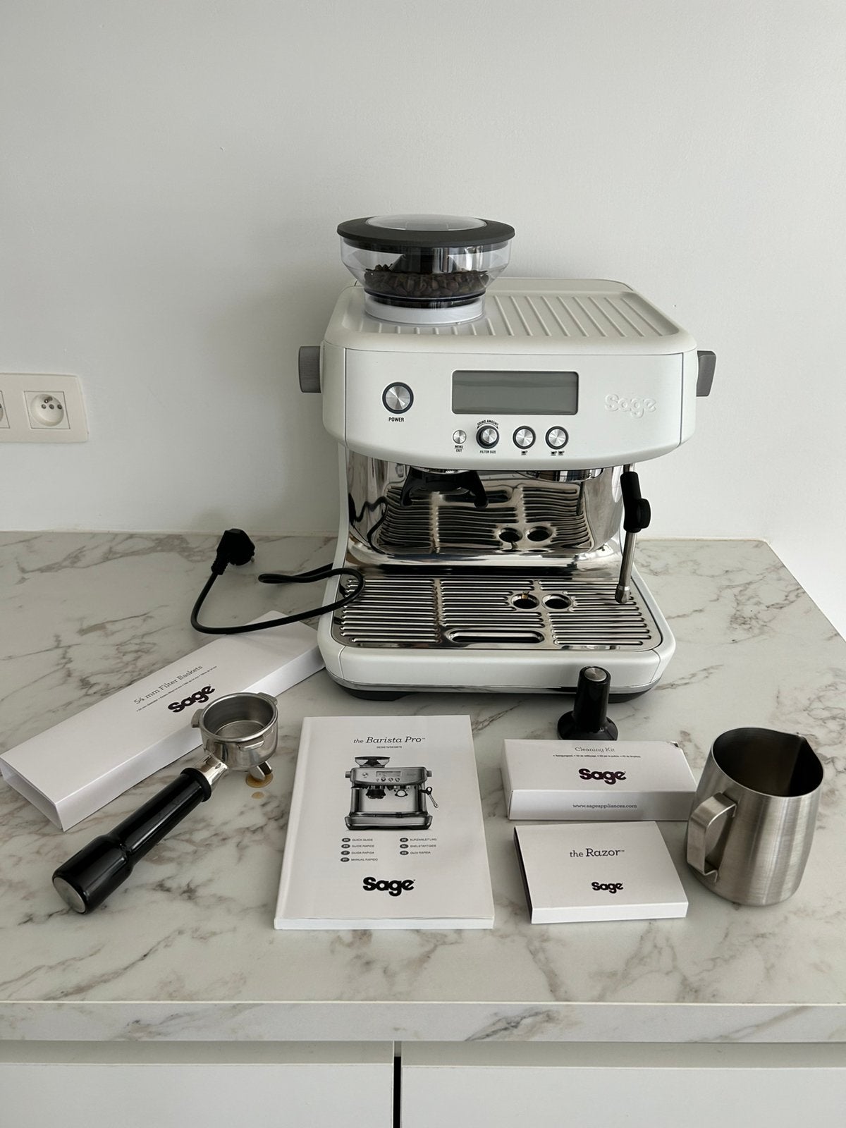 Sage The Barista Pro Sea Salt Espressomachine - SES878, Ophalen, Espresso apparaat, Zo goed als nieuw, Afneembaar waterreservoir