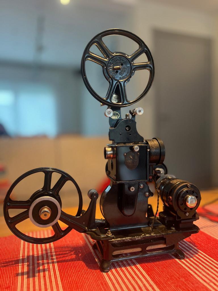 PROJECTEUR DE CINÉMA VINTAGE Super-Pathé Baby, Enlèvement ou Envoi, Avant 1940, Projecteur
