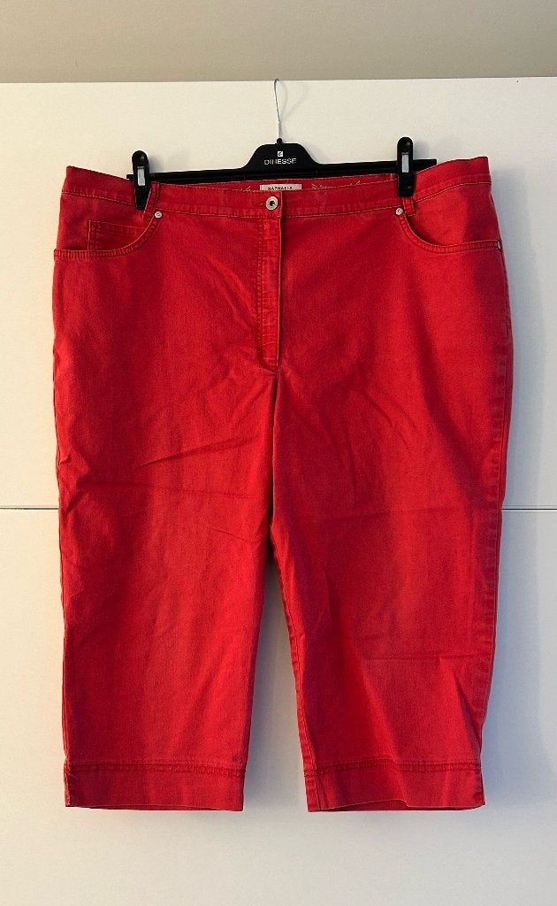 Raphaela by Brax rode short, Kleding | Dames, Brax, Ophalen of Verzenden, Zo goed als nieuw, Broek of Spijkerbroek