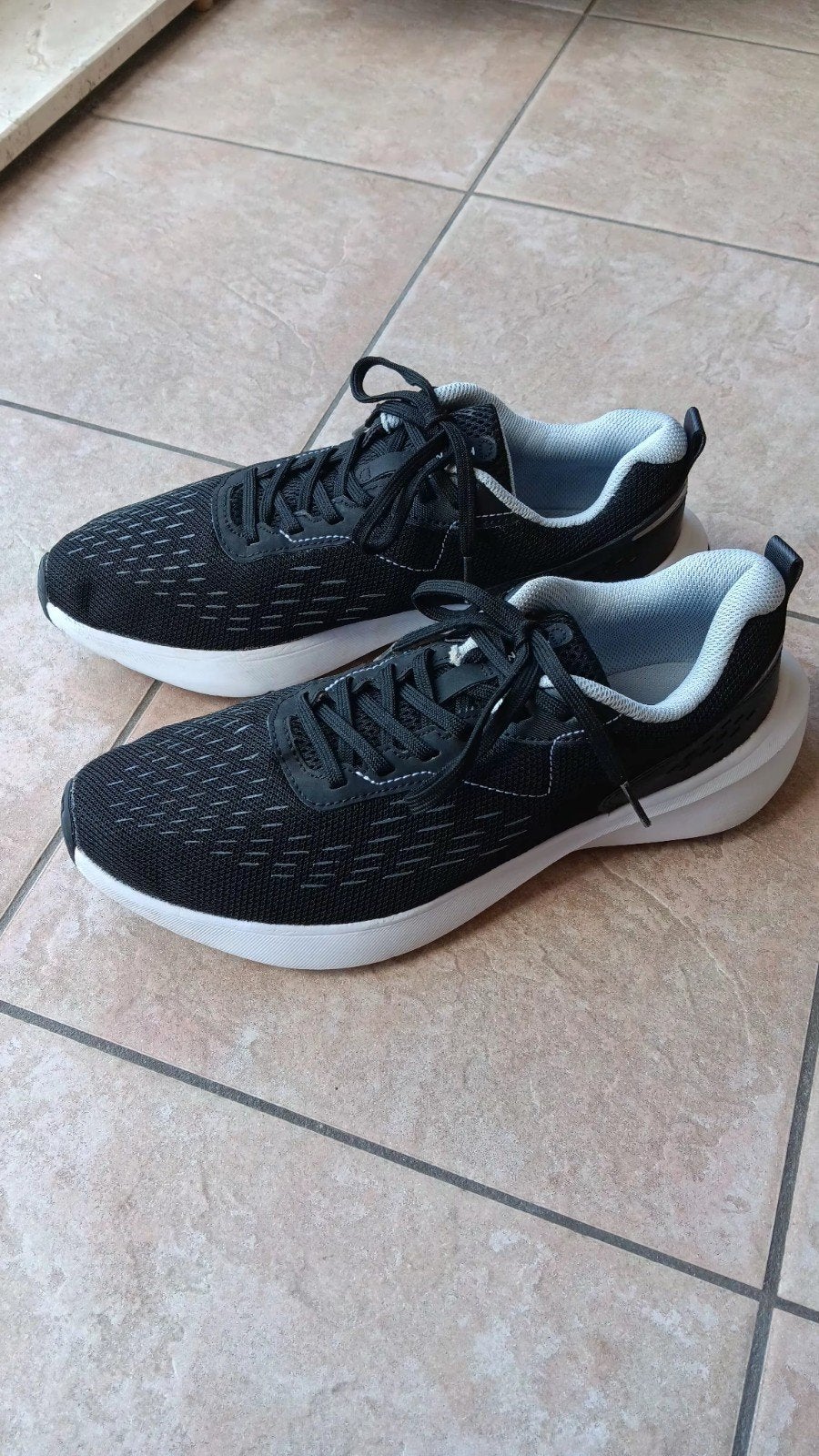 Loopschoenen zwart-grijs maat 42, Sports & Fitness, Enlèvement ou Envoi, Comme neuf, Autres marques