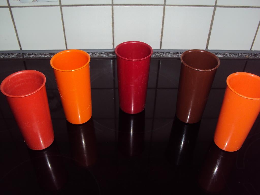 Tupperware,5 retro mini- bekertjes in retro kleuren*Sixties*, Enlèvement ou Envoi