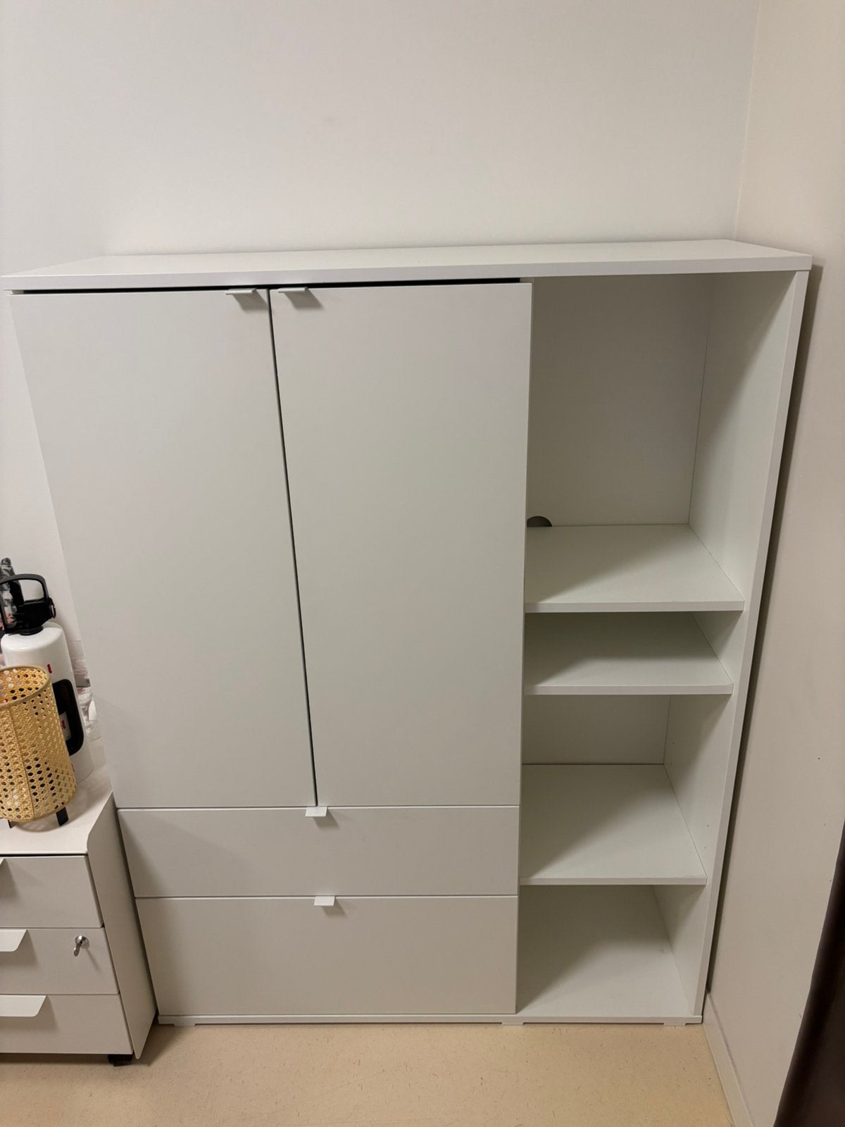 Vihals ikea kast, Huis en Inrichting, Ophalen, Zo goed als nieuw