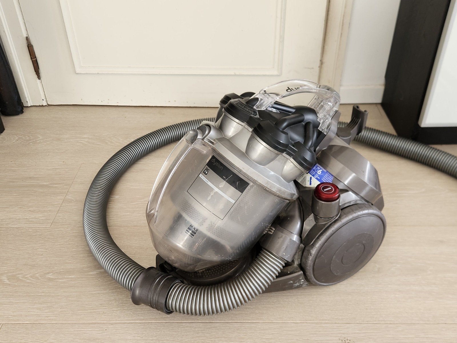 Aspirateur sans sac Dyson
Du vrai Dyson, pas de contrefaçon, Electroménager, Enlèvement, Dyson