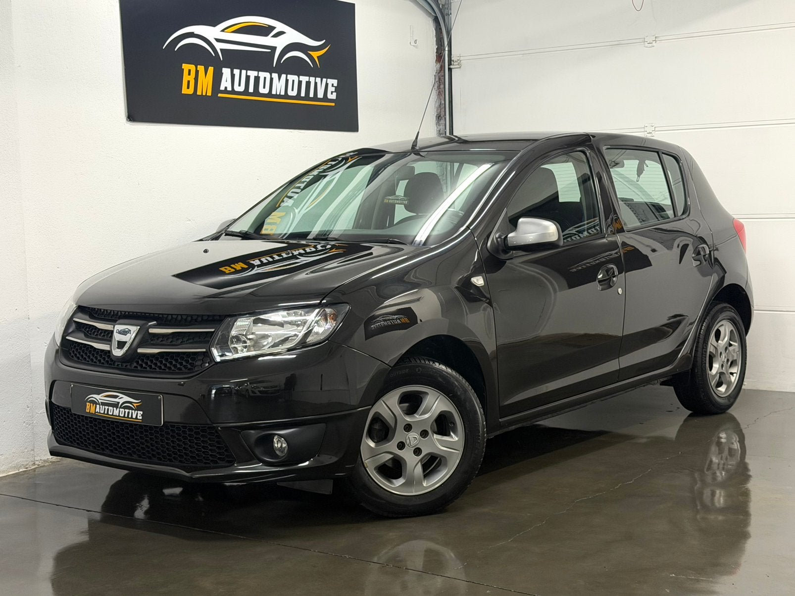Dacia Sandero | 1.2i Benzine | 85.000km | 2015 | 1e Eignaar, Auto's, Dacia, Voorwielaandrijving, 4 cilinders, Leder en Stof, 5 deurs