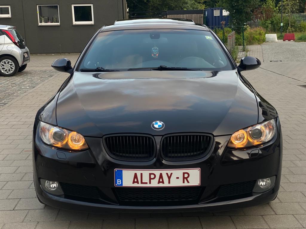 Bmw 320d e92 Individual, Auto's, BMW, Particulier, Climate control, Cruise Control, Navigatiesysteem, Coupé, Automaat, Zwart, Zwart