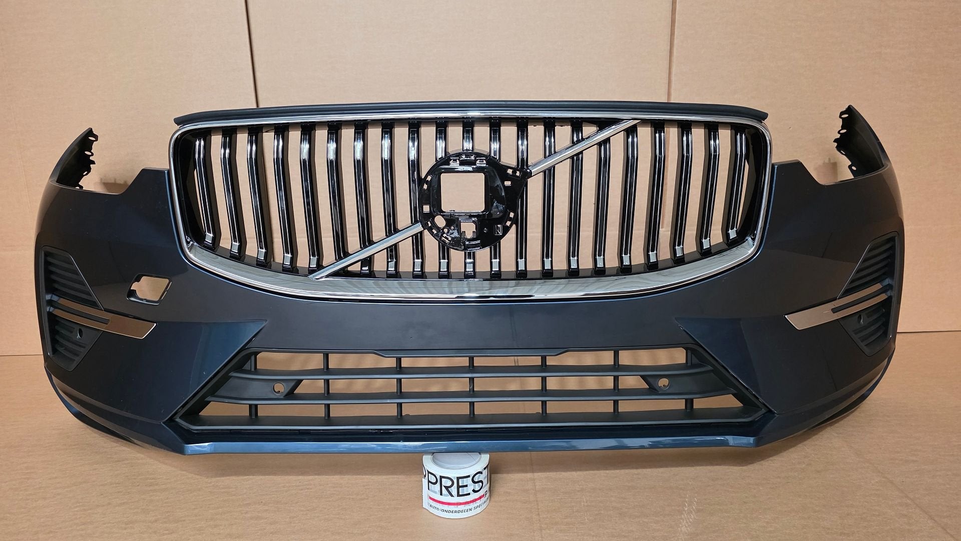 Voorbumper Volvo XC60 II Facelift 2021-2025 FACELIFT BUMPER, Gebruikt, -, Voor, Ophalen of Verzenden