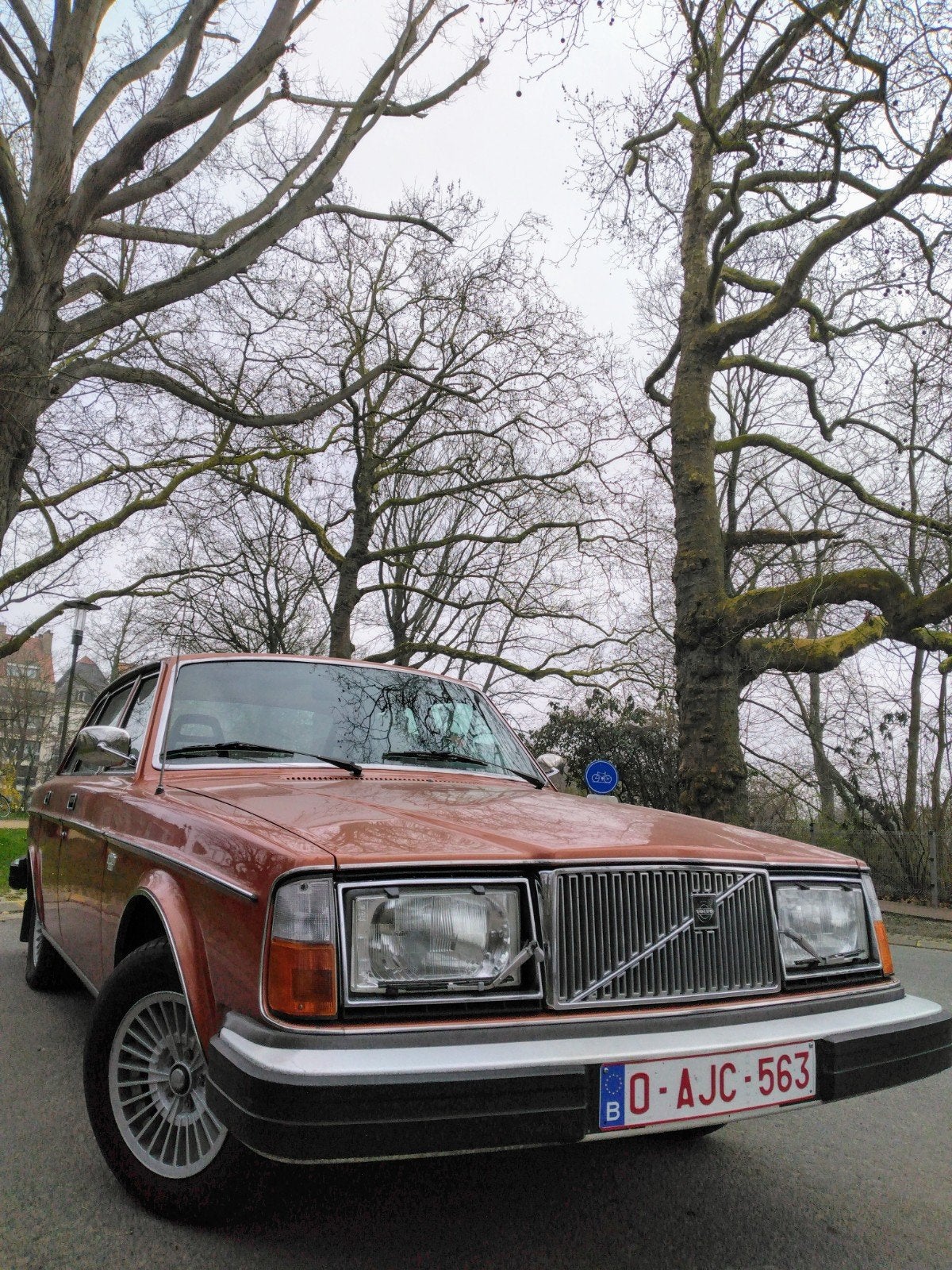 Volvo 264 GL, Autos, Volvo, Particulier, Air conditionné, Vitres électriques, Intérieur cuir, Jantes en alliage léger, Peinture métallisée