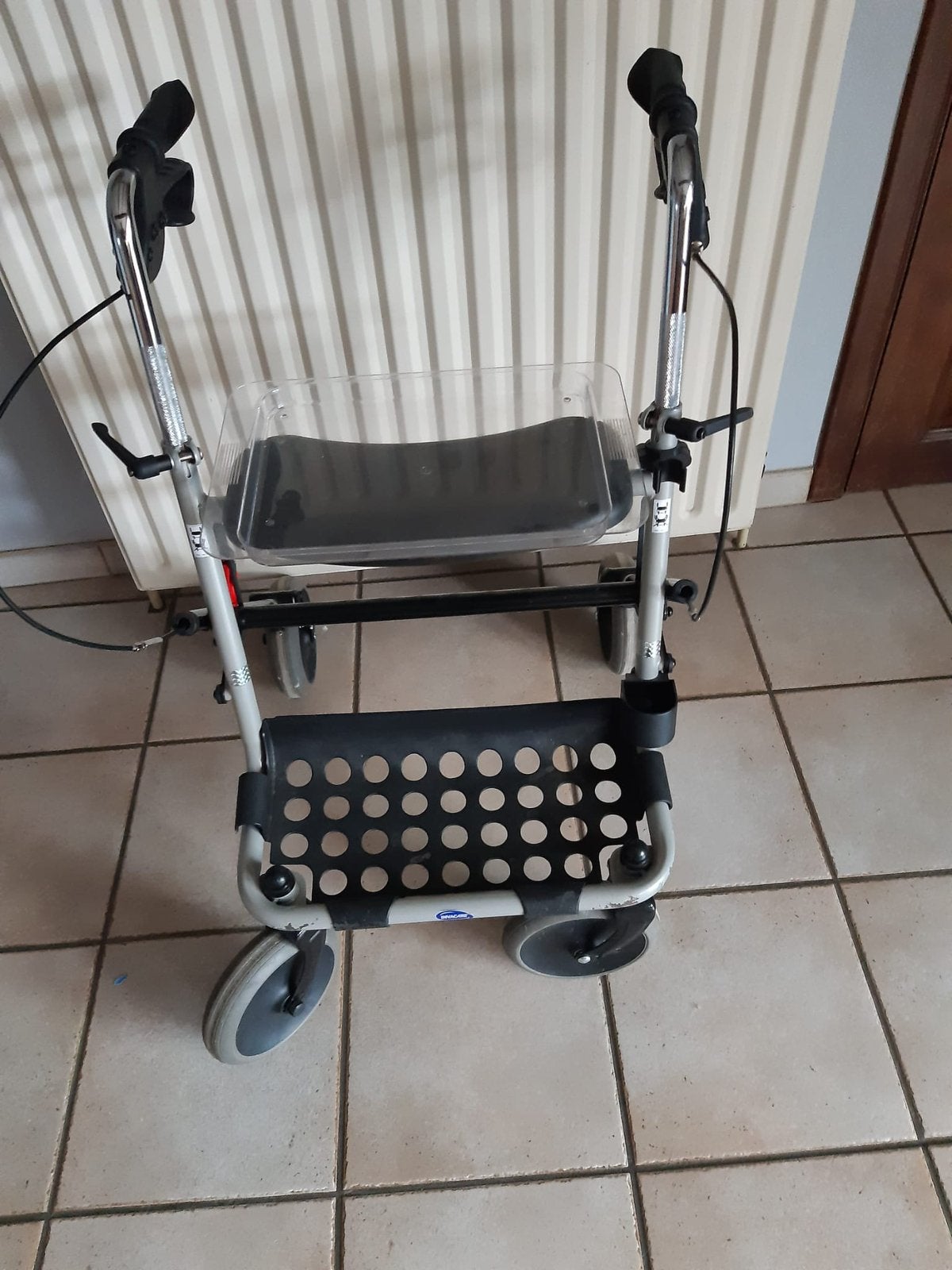 Un déambulateur invacare, Divers, Enlèvement, Pliable, Comme neuf