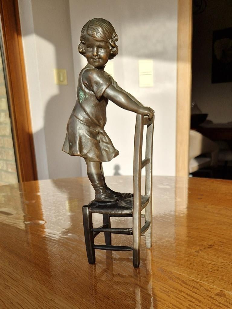 Bronze, meisje op een stoel., Antiek en Kunst, Ophalen of Verzenden, Brons