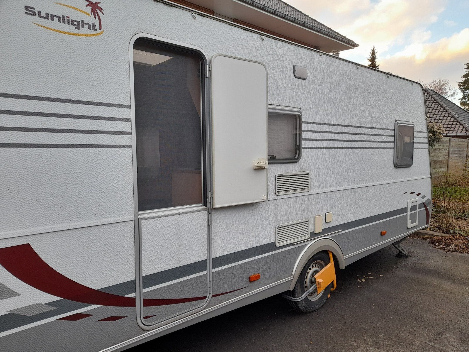 sunlight Capron 6 pers. +2 voortenten met erker, Sunlight, Frans bed, Treinzit, 750 - 1000 kg