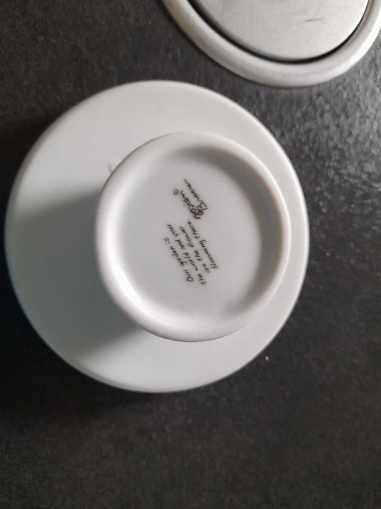 Kleurrijke porseleinen schaaltjes op voet van Josien Broeren, Maison & Meubles, Cuisine | Vaisselle, Neuf, Balance ou Balances