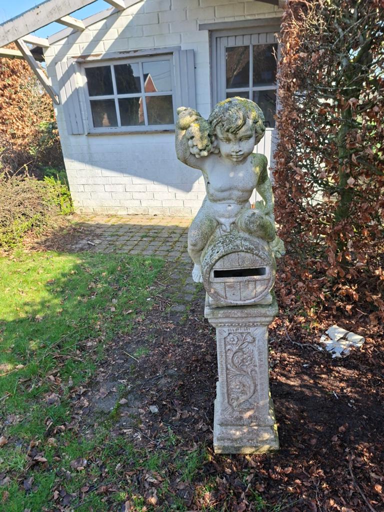 Stenen brievenbus met sculptuur – 1,20 m hoog, Tuin en Terras, Ophalen