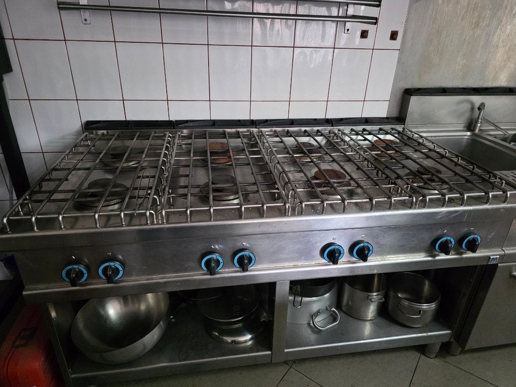 Cuisinière professionnelle 8 feux gaz Maestro, Ophalen, Gebruikt, Gas, Vrijstaand
