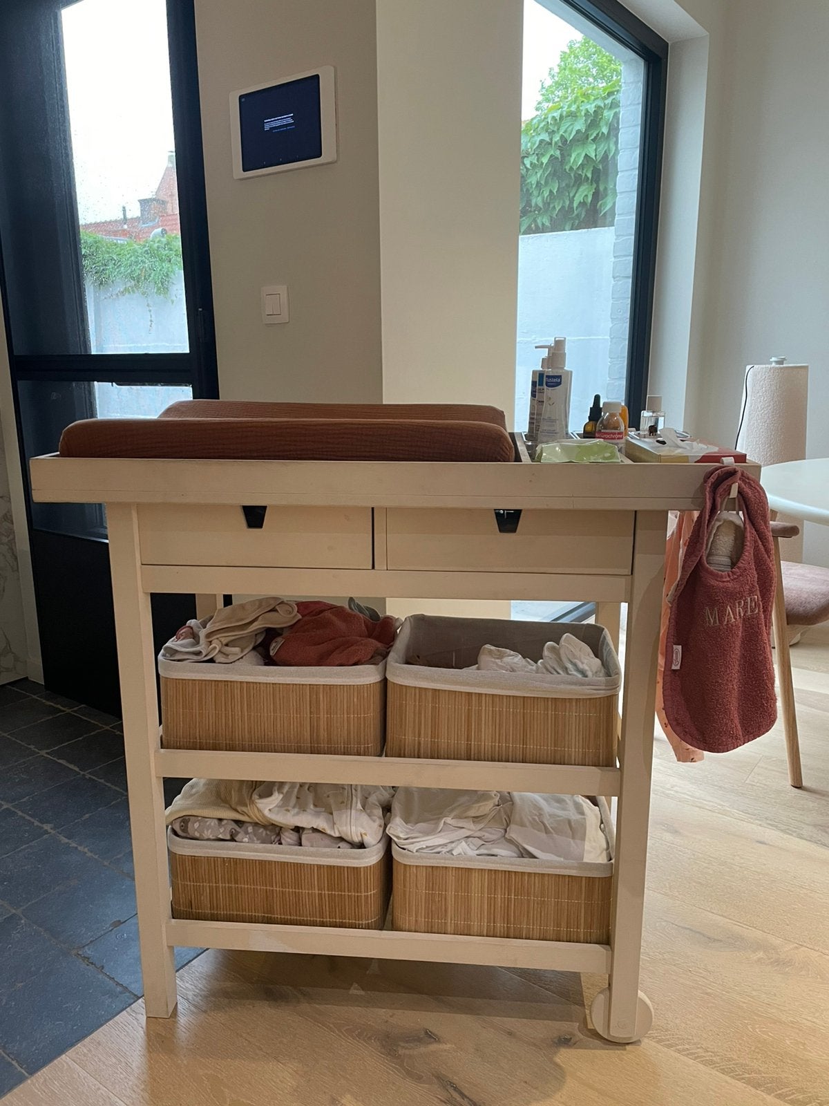 Unieke, zelf omgebouwde IKEA-luiertafel – praktisch, Ophalen, Gebruikt